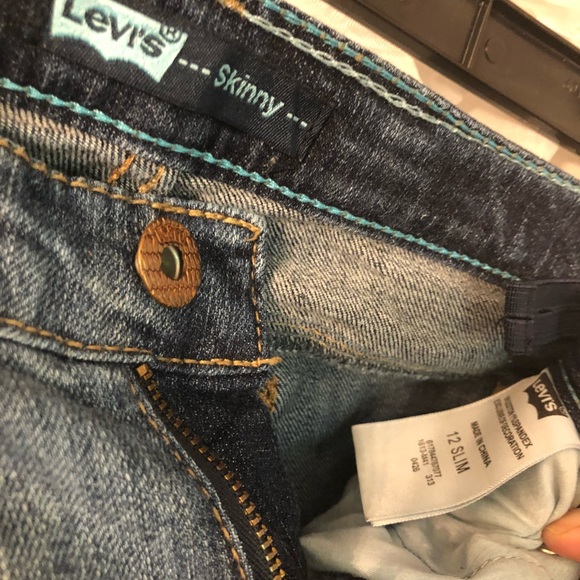 Girls Levi’s skinny jeans size 12 slim like new - Picture 2 of 4